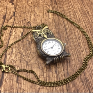 Montre collier hibou vintage